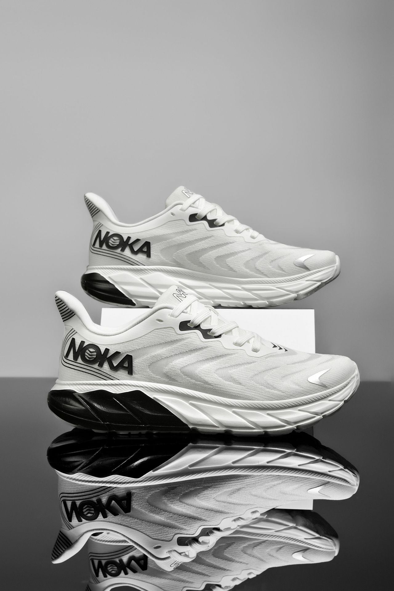 Športni čevlji CLOUNDE® medicinskega razreda | Zasnovano posebej za osebe srednjih in starejših let, z nemško certificirano oporo stopalnega loka, odpornostjo proti zdrsu in blaženjem udarcev.