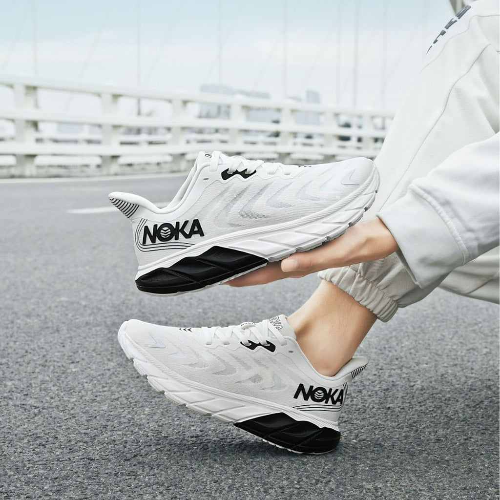 Športni čevlji CLOUNDE® medicinskega razreda | Zasnovano posebej za osebe srednjih in starejših let, z nemško certificirano oporo stopalnega loka, odpornostjo proti zdrsu in blaženjem udarcev.