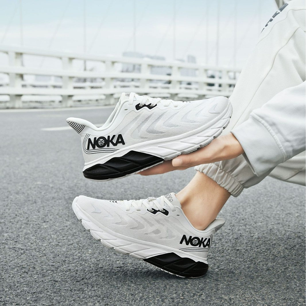 Športni čevlji CLOUNDE® medicinskega razreda | Zasnovano posebej za osebe srednjih in starejših let, z nemško certificirano oporo stopalnega loka, odpornostjo proti zdrsu in blaženjem udarcev.